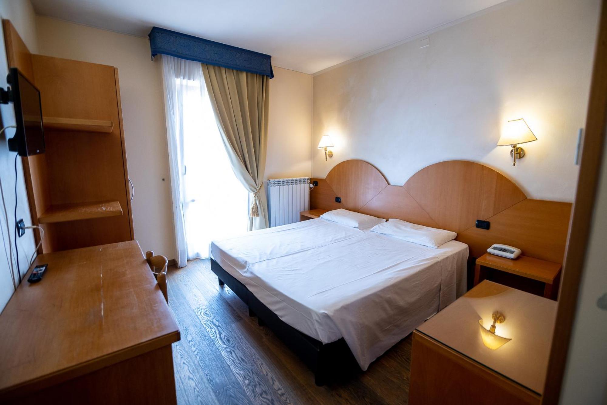 Hotel Rendez Vous シャティヨン エクステリア 写真